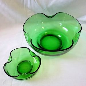 Vintage MCM Chip and Dip Folded Bowls in Avocado Green made by Anchor Hocking